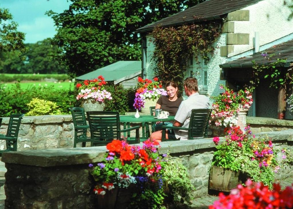 Whoop Hall Hotel And Leisure Killington Lake Exterior photo