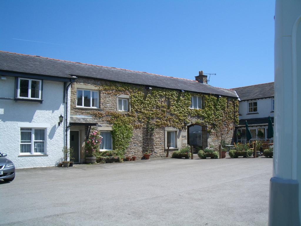 Whoop Hall Hotel And Leisure Killington Lake Exterior photo