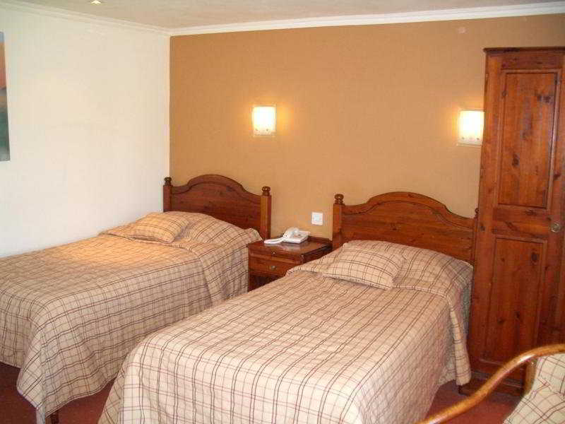 Whoop Hall Hotel And Leisure Killington Lake Room photo
