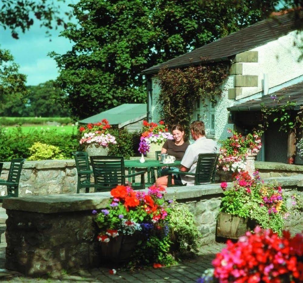 Whoop Hall Hotel And Leisure Killington Lake Restaurant photo
